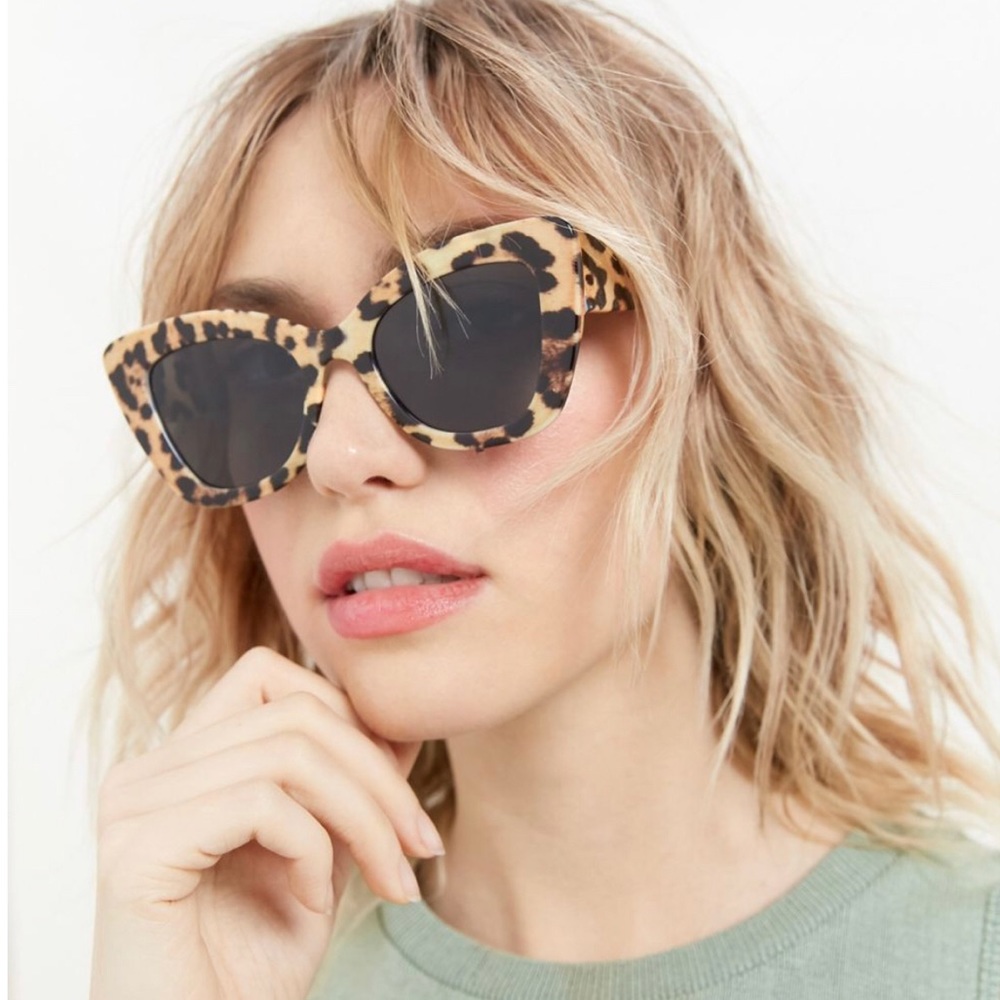 UO Beatrix leopard Chunky Cat Eye Sunglasses